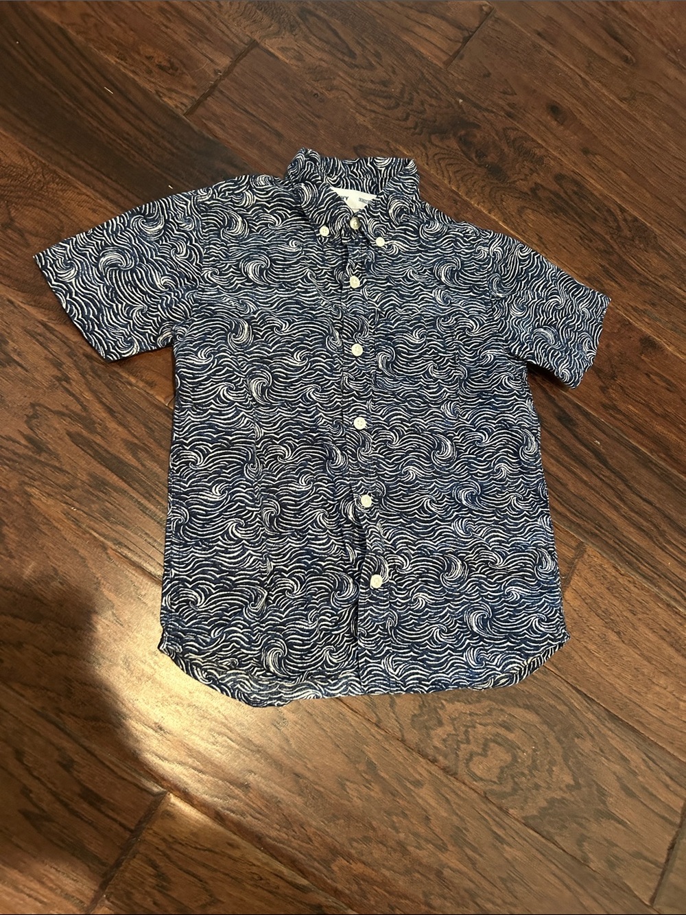 Old Navy Built-in Flex Wave-Print Short Sleeve Button-Up Shirt